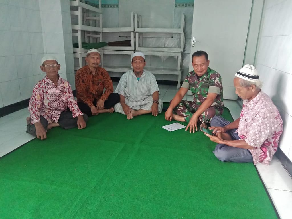Danramil 04 Jebres Dapat Sambutan Hangat Dari Takmir Masjid 04