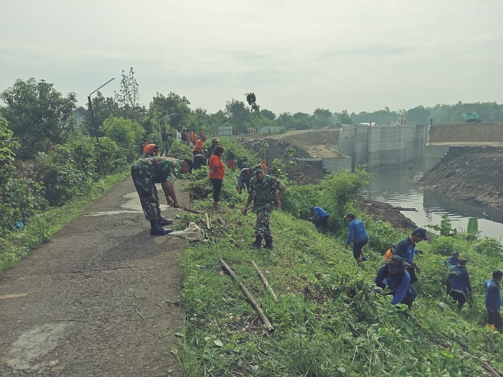 Koramil 04/Jebres, Gotong Royong, Bantaran Kali Pepe