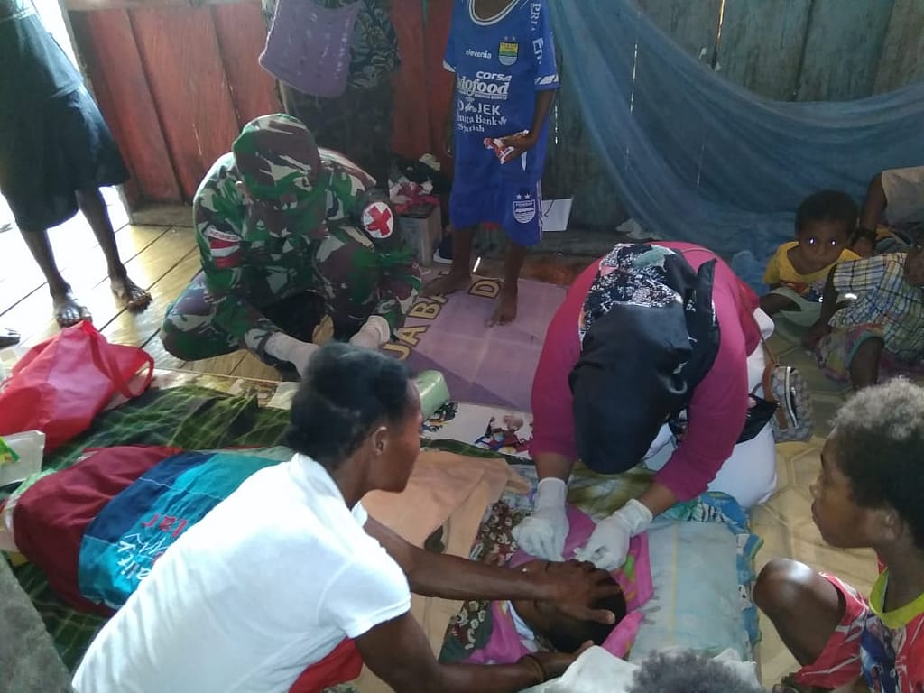 Satgas Raider 300 Membantu Penanganan Warga Meninggal Dunia